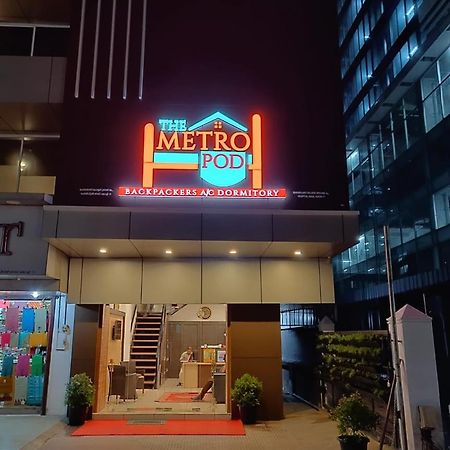 The Metro Pod - Backpackers A/C Dormitory Kochi Esterno foto