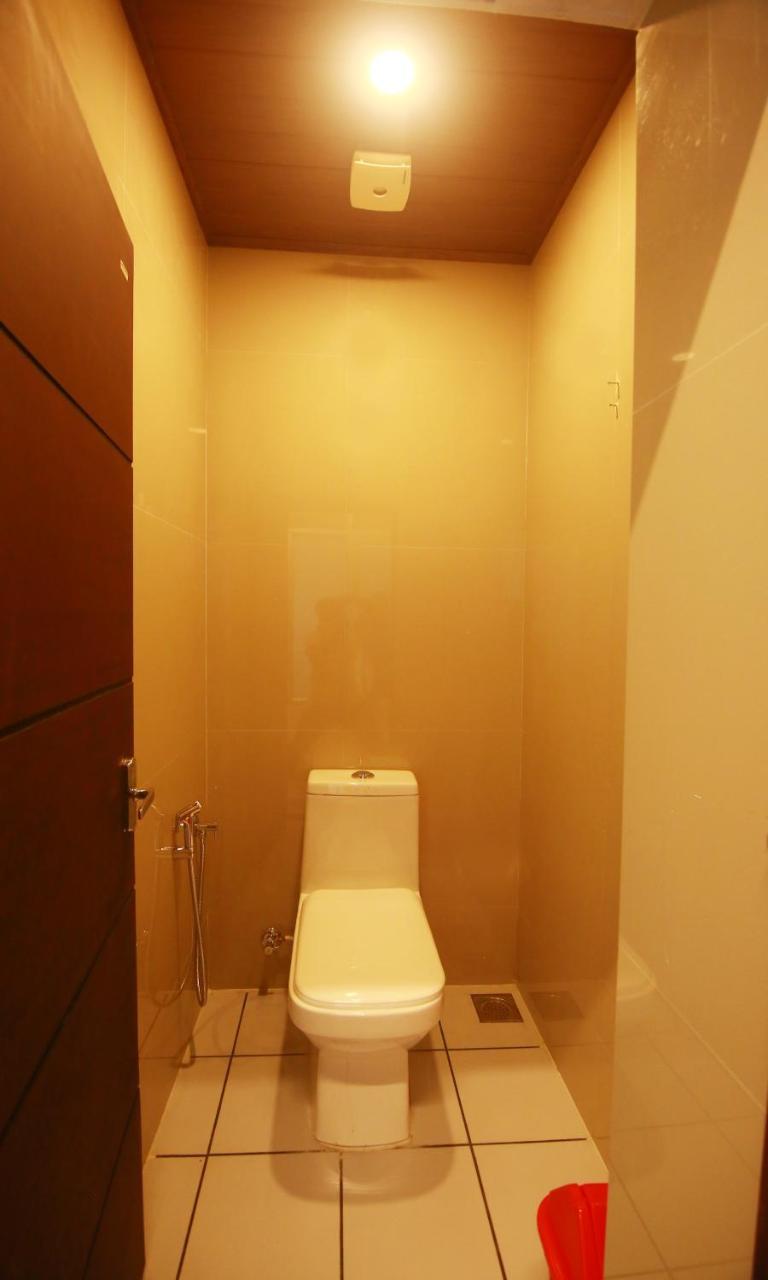 The Metro Pod - Backpackers A/C Dormitory Kochi Esterno foto