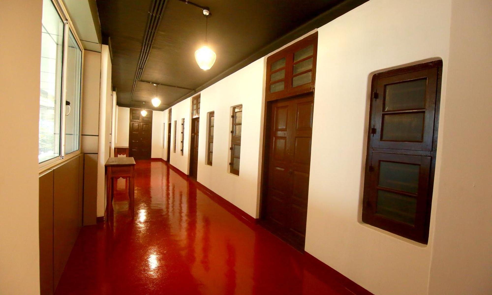 The Metro Pod - Backpackers A/C Dormitory Kochi Esterno foto