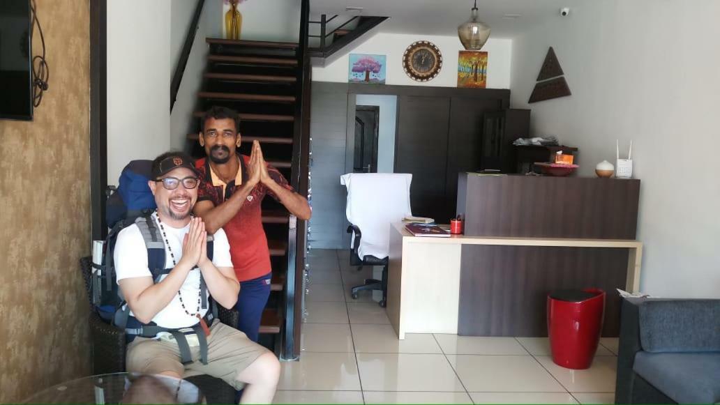 The Metro Pod - Backpackers A/C Dormitory Kochi Esterno foto