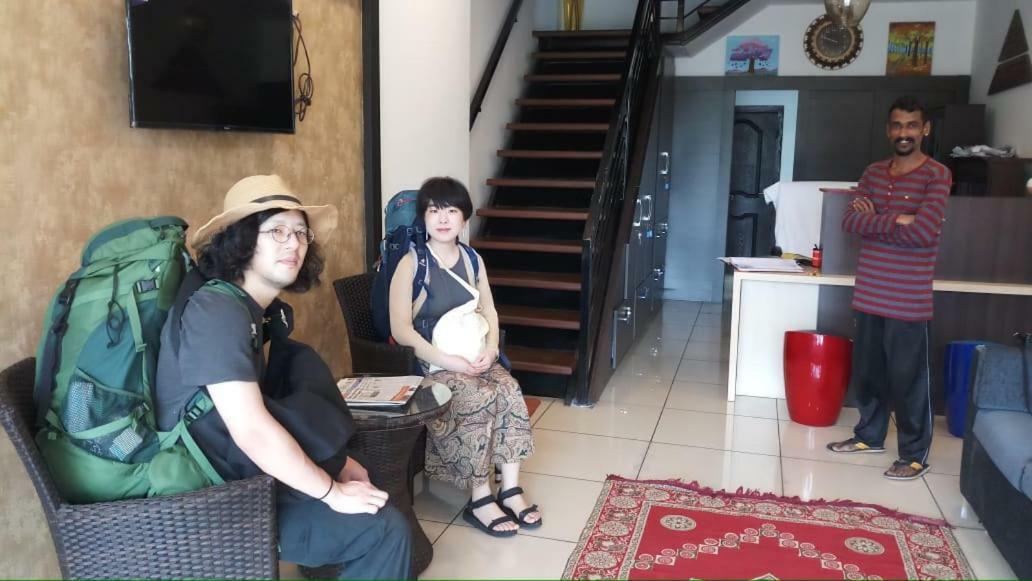 The Metro Pod - Backpackers A/C Dormitory Kochi Esterno foto
