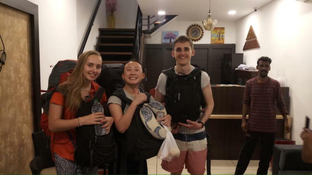 The Metro Pod - Backpackers A/C Dormitory Kochi Esterno foto