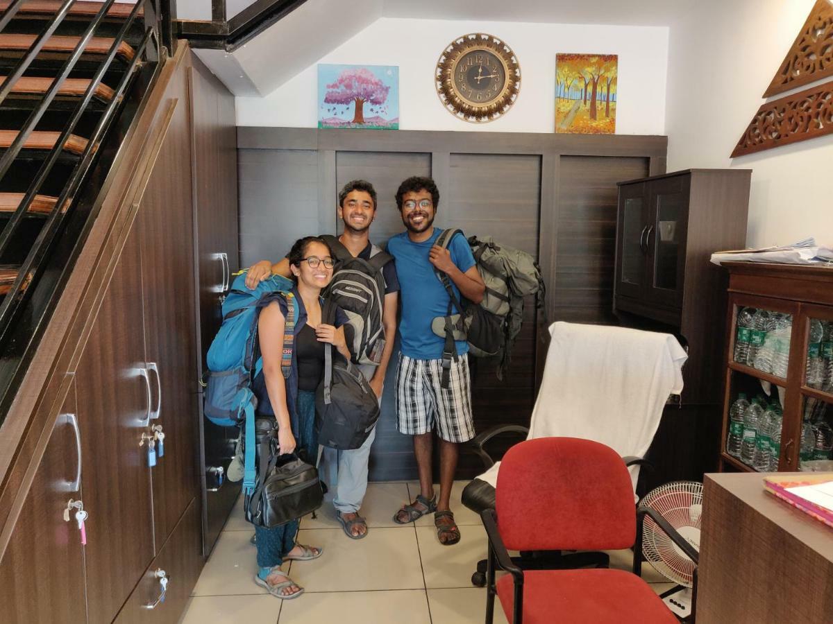 The Metro Pod - Backpackers A/C Dormitory Kochi Esterno foto