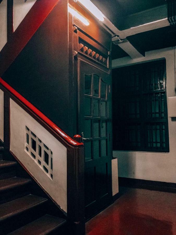 The Metro Pod - Backpackers A/C Dormitory Kochi Esterno foto